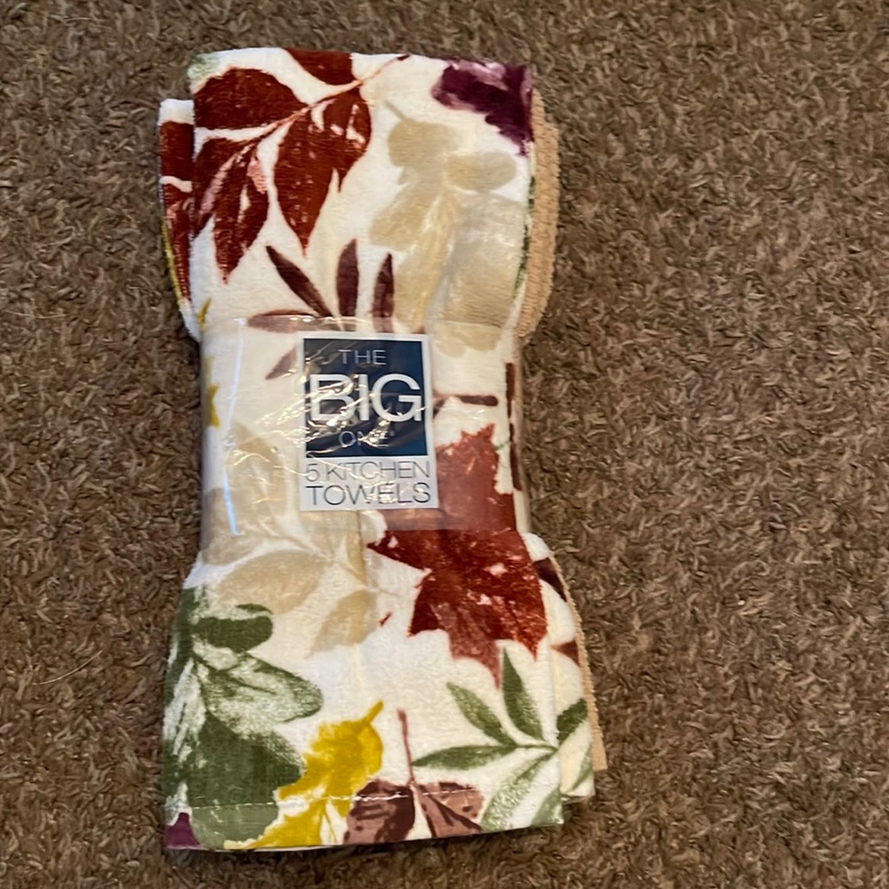 5/$20- New! 5 pack of kitchen towels 🍁 🍂 🍃